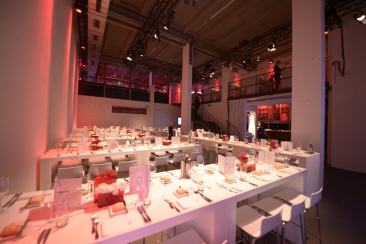 Umspannwerk high table